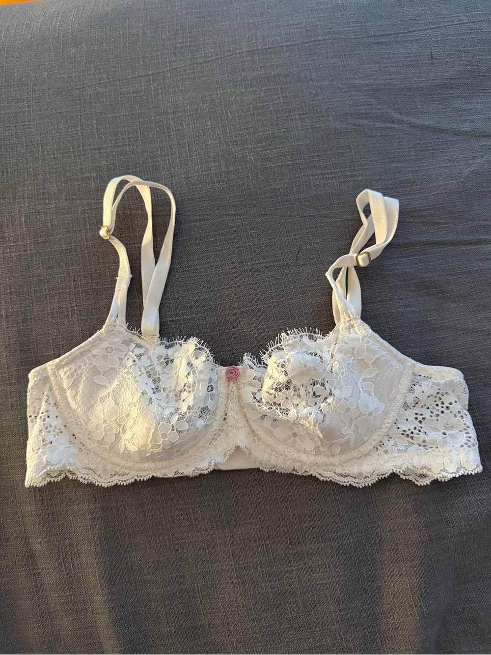 Victoria’s Secret Delicate Lace Underwire Bra in Cream